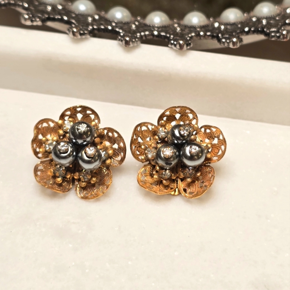 AMOURELLE for KRAMER Vintage Filigree Gold-Tone Clip-On Earrings.